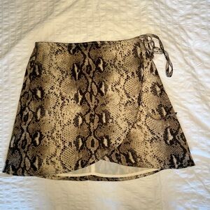 Le Lis Collection - Satin Snake Print Skirt